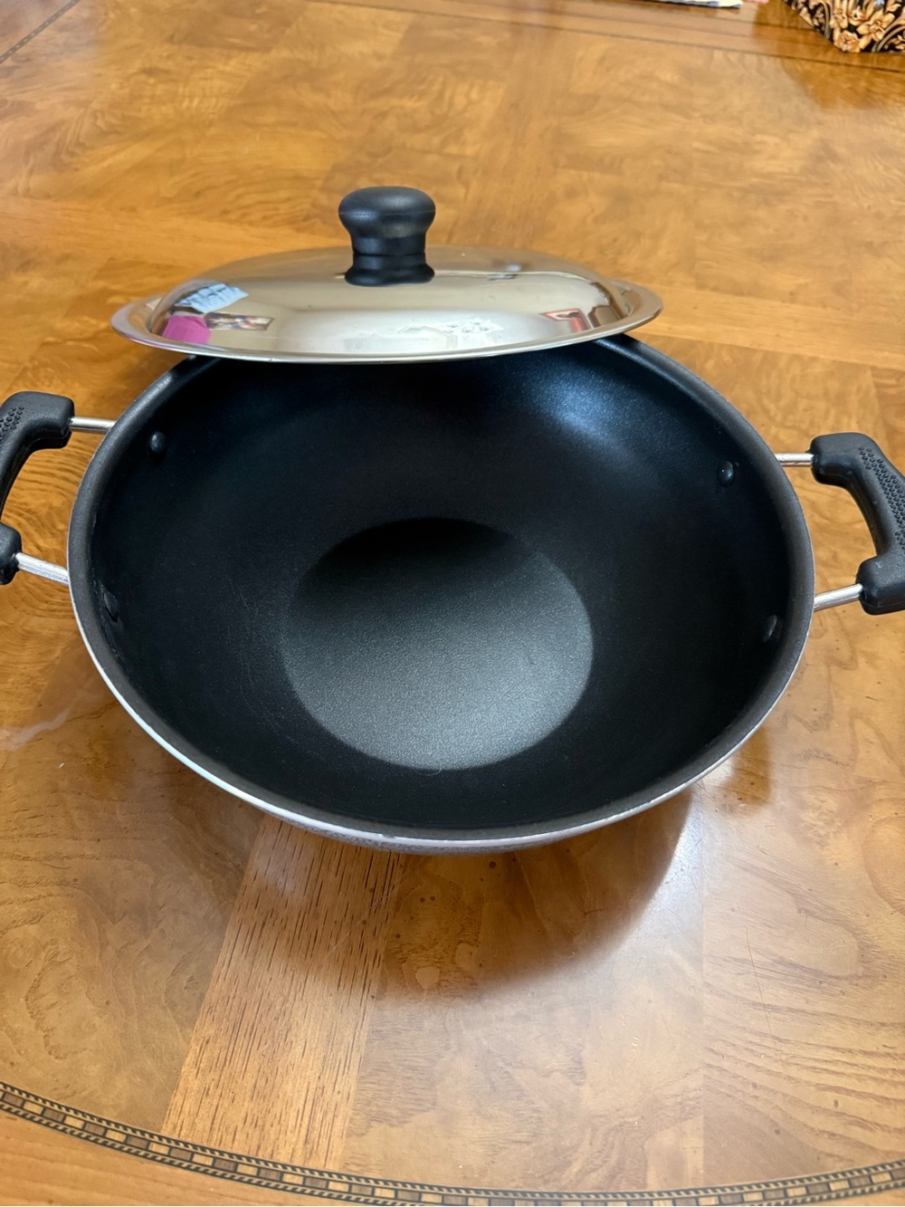 Stainless Steel Covered non stick wok with Black Handles